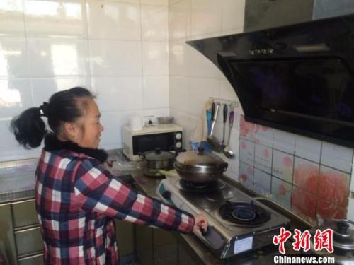 圖為居民用燃?xì)庠钭鲲垺！±钔ヒ?攝